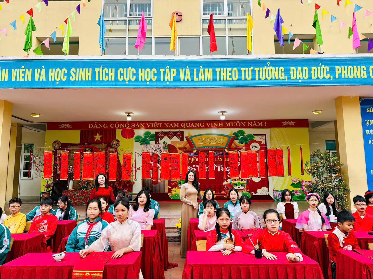 Ngày hội Văn hóa lần thứ I của trường THCS Nguyễn Văn Thuộc. Ngày hội Văn hóa lần thứ I của trường THCS Nguyễn Văn Thuộc.