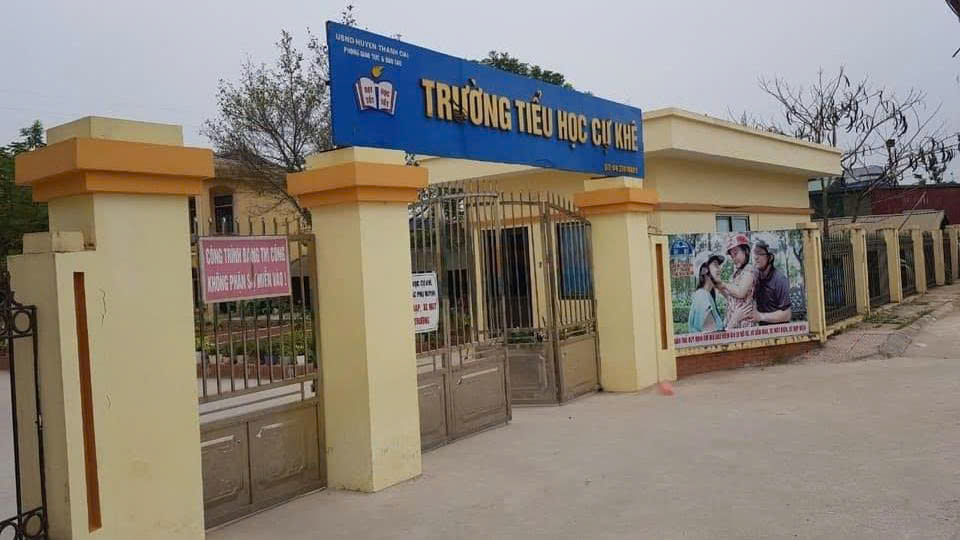 Thực phẩm bẩn lại bị phát hiện tại bếp ăn trường học