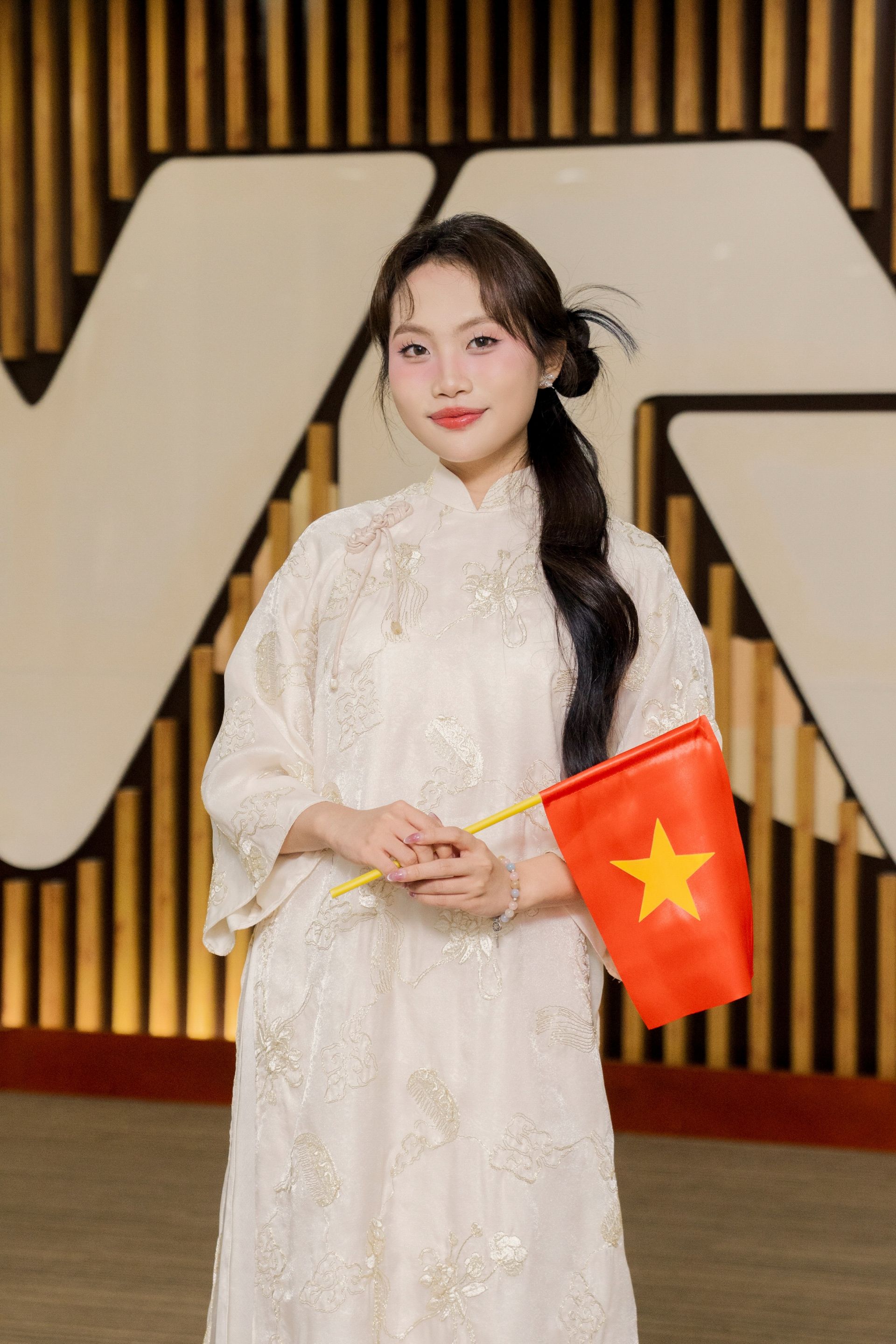 Ca sĩ Phương Mỹ Chi sẽ được tuyên dương gương tiên tiến điển hình của TP. Hồ Chí Minh giai đoạn 2020-2025. Ca sĩ Phương Mỹ Chi sẽ được tuyên dương gương tiên tiến điển hình của TP. Hồ Chí Minh giai đoạn 2020-2025.