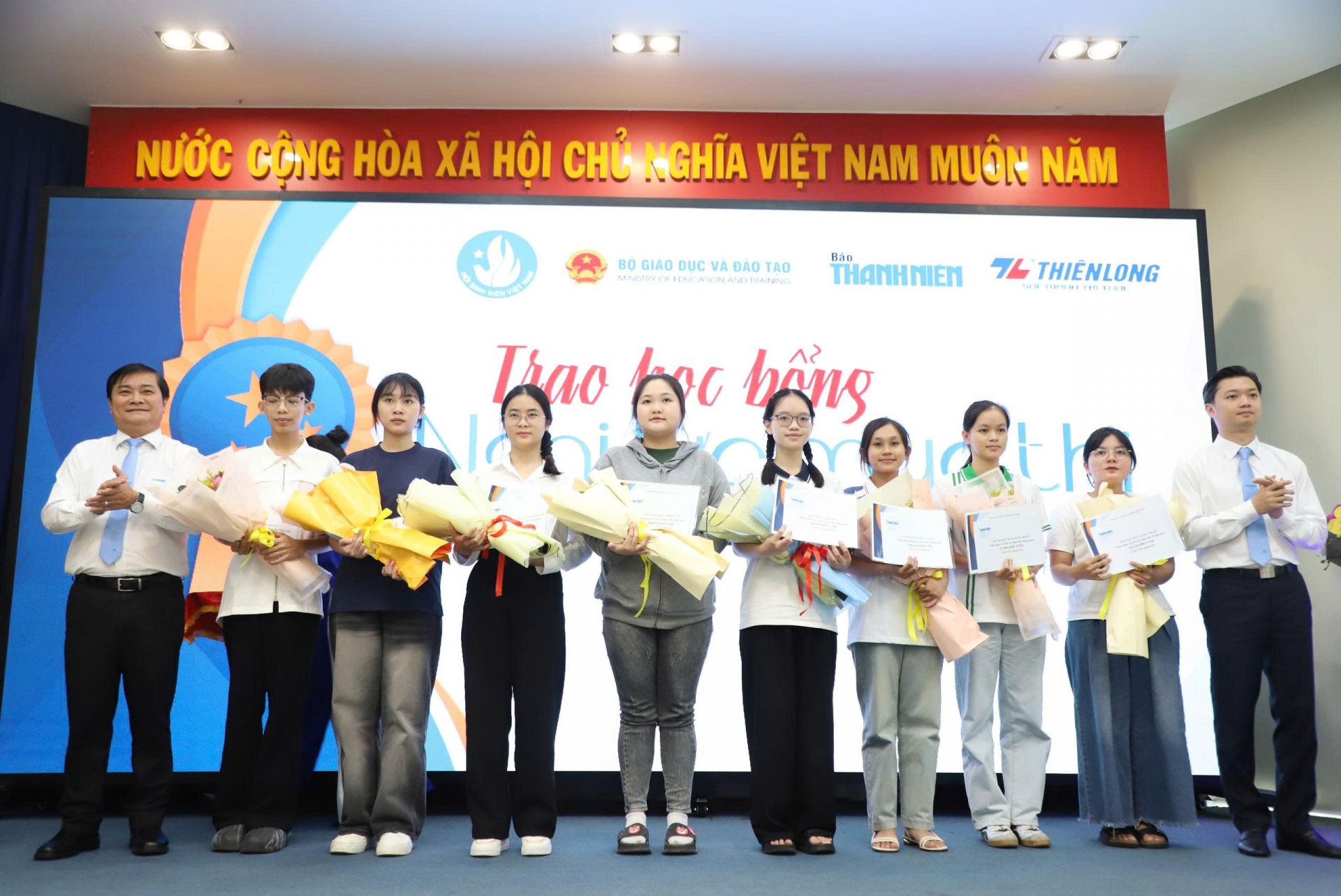 Ban tổ chức trao học bổng “Nghị lực mùa thi” cho các tân sinh viên có hoàn cảnh đặc biệt khó khăn, tiếp thêm hành trang bước vào giảng đường. Ban tổ chức trao học bổng “Nghị lực mùa thi” cho các tân sinh viên có hoàn cảnh đặc biệt khó khăn, tiếp thêm hành trang bước vào giảng đường.