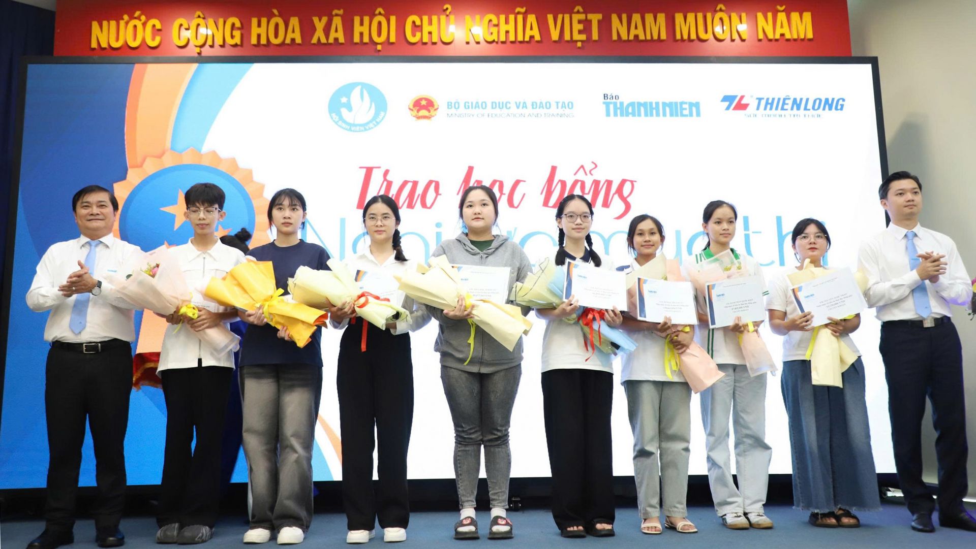 Thắp sáng ước mơ cho những sinh viên nghị lực