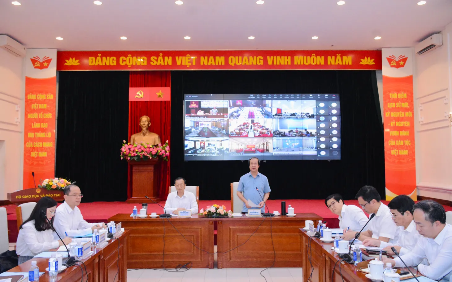 Học sinh cả nước sẽ học chung một bộ sách giáo khoa từ năm học tới