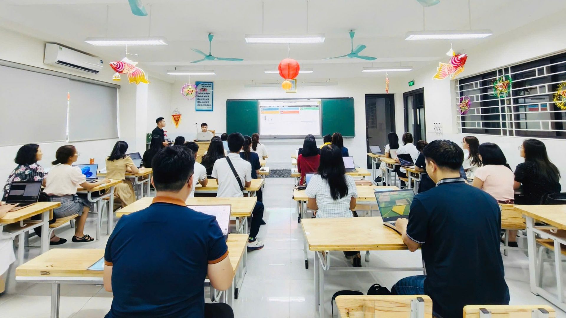 Đẩy mạnh bồi dưỡng năng lực số cho giáo viên từ năm 2026