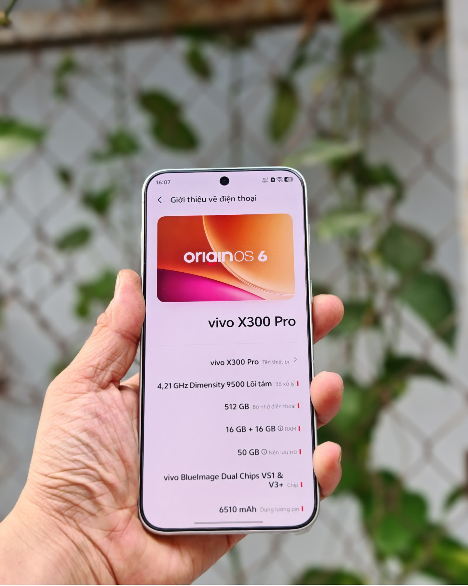 Vivo sử dụng hệ điều hành OriginOS 6 dựa trên Android. Vivo sử dụng hệ điều hành OriginOS 6 dựa trên Android.