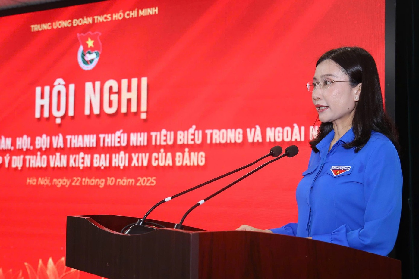 Chị Nguyễn Phạm Duy Trang phát biểu đề dẫn tại hội nghị.