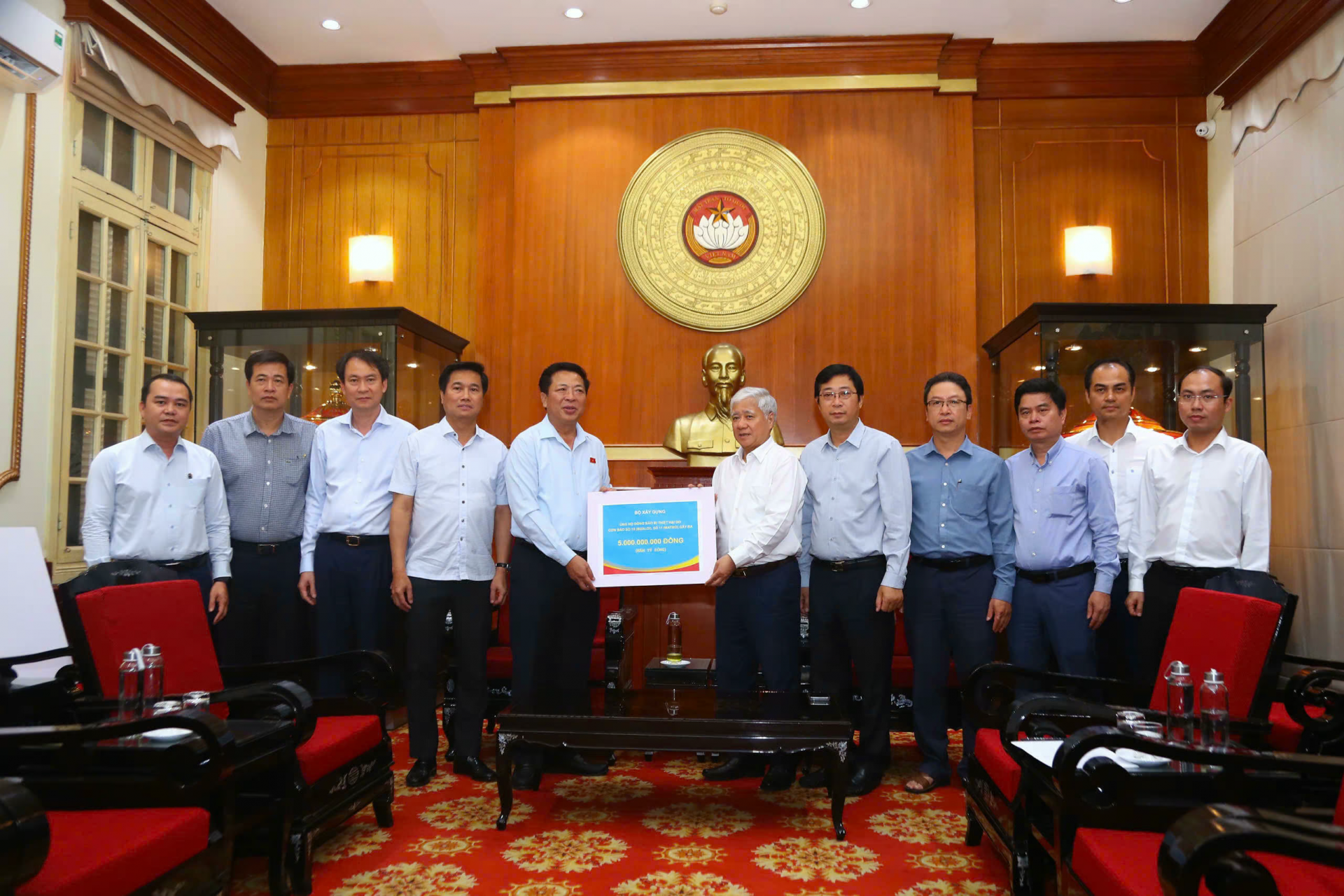 Hơn 1.066 tỷ đồng của nhân dân cả nước gửi tới đồng bào vùng lũ
