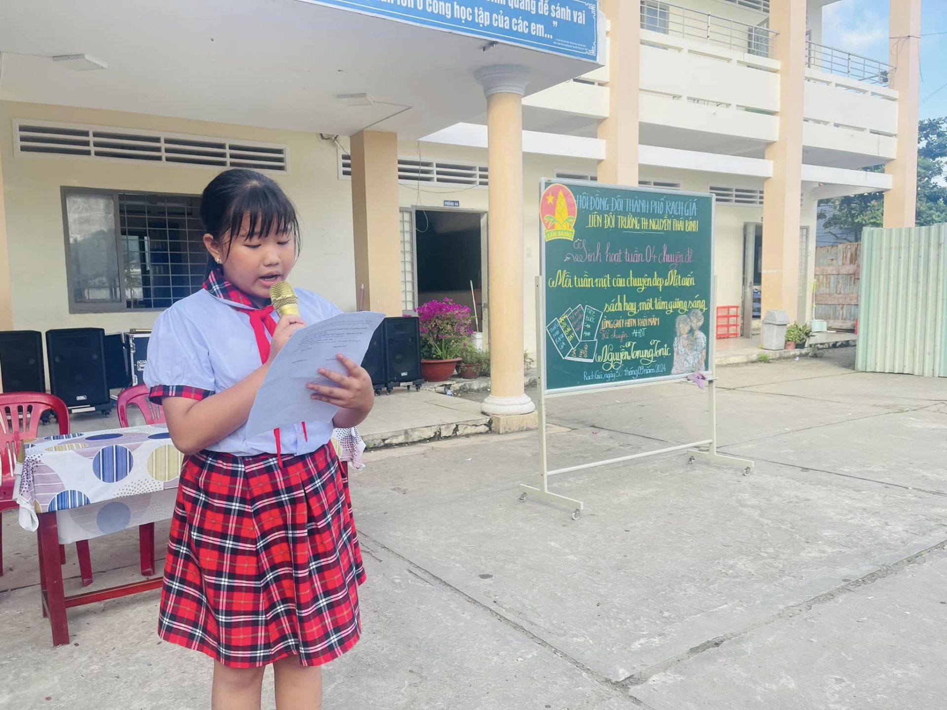 Những buổi thuyết trình trước toàn trường về lịch sử địa phương giúp các bạn thêm yêu quê hương và tự tin. Những buổi thuyết trình trước toàn trường về lịch sử địa phương giúp các bạn thêm yêu quê hương và tự tin.