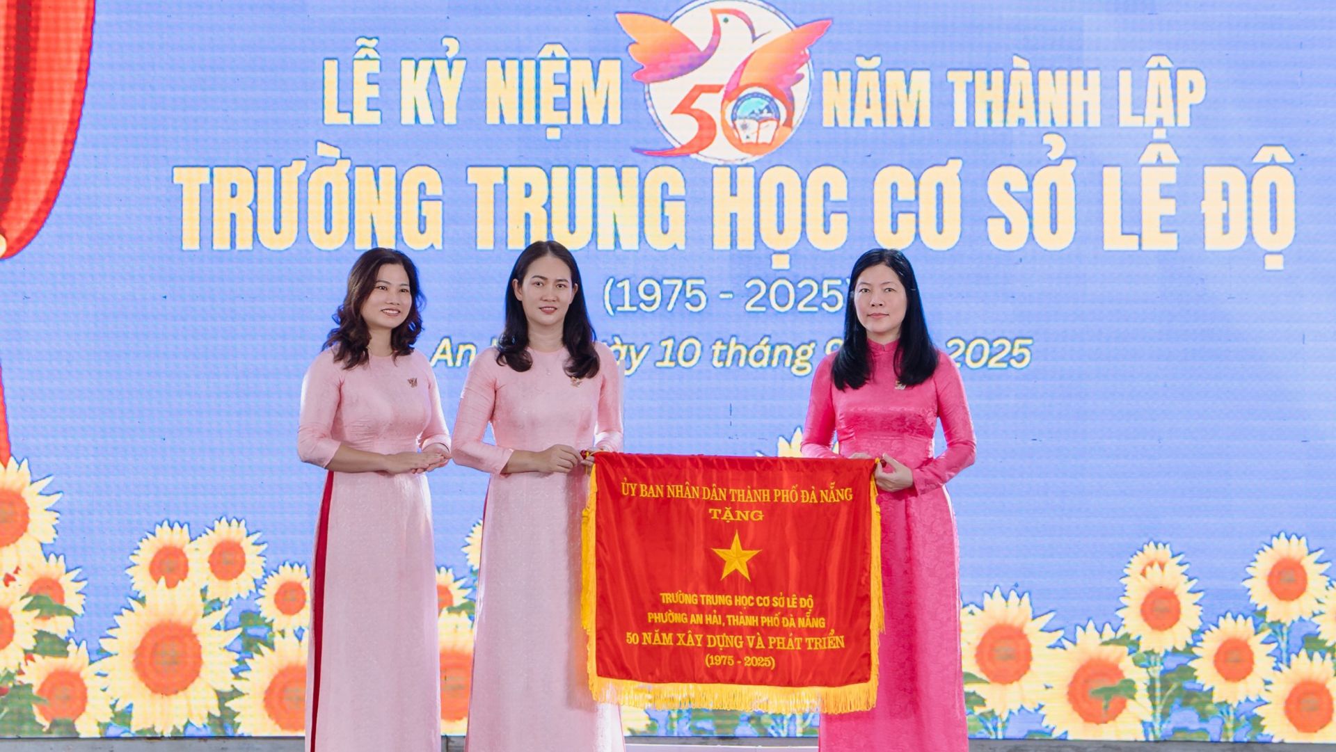 Tự hào ngôi trường 50 năm mang tên người Anh hùng Lê Độ