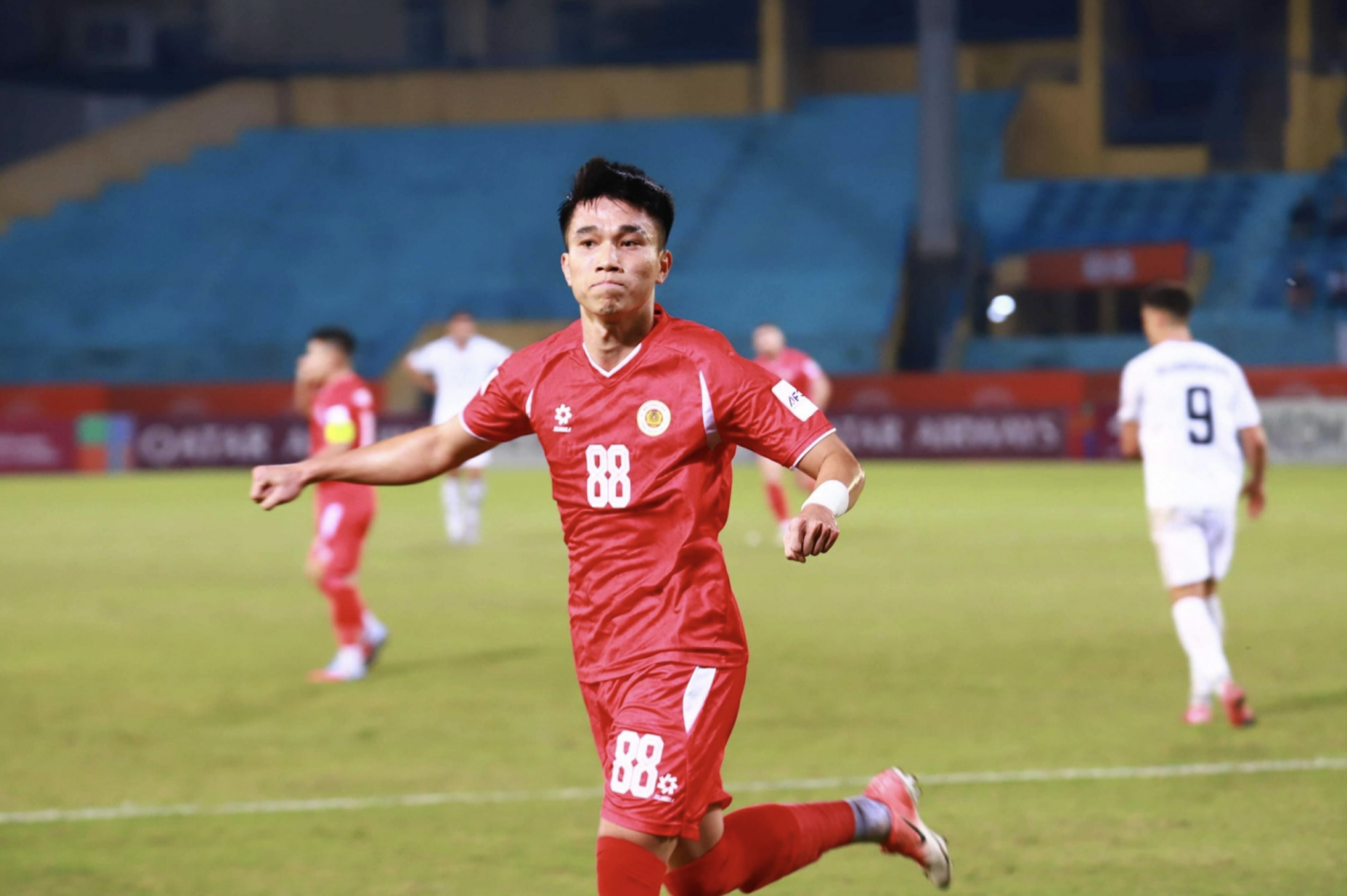 Lê Văn Đô đưa Công an Hà Nội vượt lên dẫn trước. Lê Văn Đô đưa Công an Hà Nội vượt lên dẫn trước.