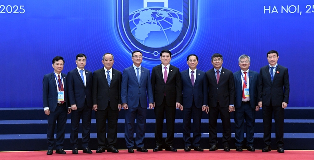 Chủ tịch nước Lương Cường, Phó Thủ tướng Bùi Thanh Sơn và đoàn đại biểu Việt Nam dự Lễ mở ký Công ước Hà Nội. Ảnh: VGP. Chủ tịch nước Lương Cường, Phó Thủ tướng Bùi Thanh Sơn và đoàn đại biểu Việt Nam dự Lễ mở ký Công ước Hà Nội. Ảnh: VGP.