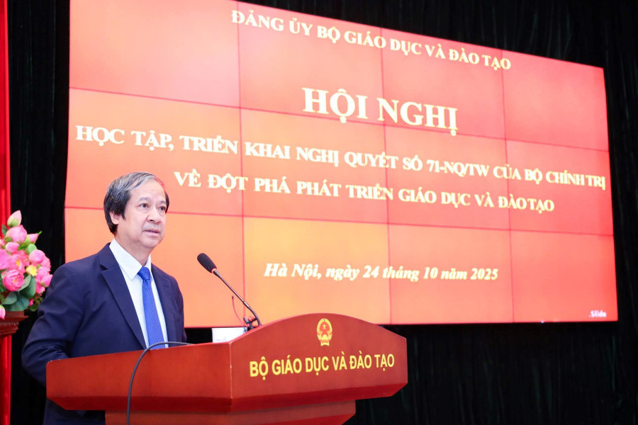 Bộ trưởng Nguyễn Kim Sơn phát biểu tại hội nghị Bộ trưởng Nguyễn Kim Sơn phát biểu tại hội nghị