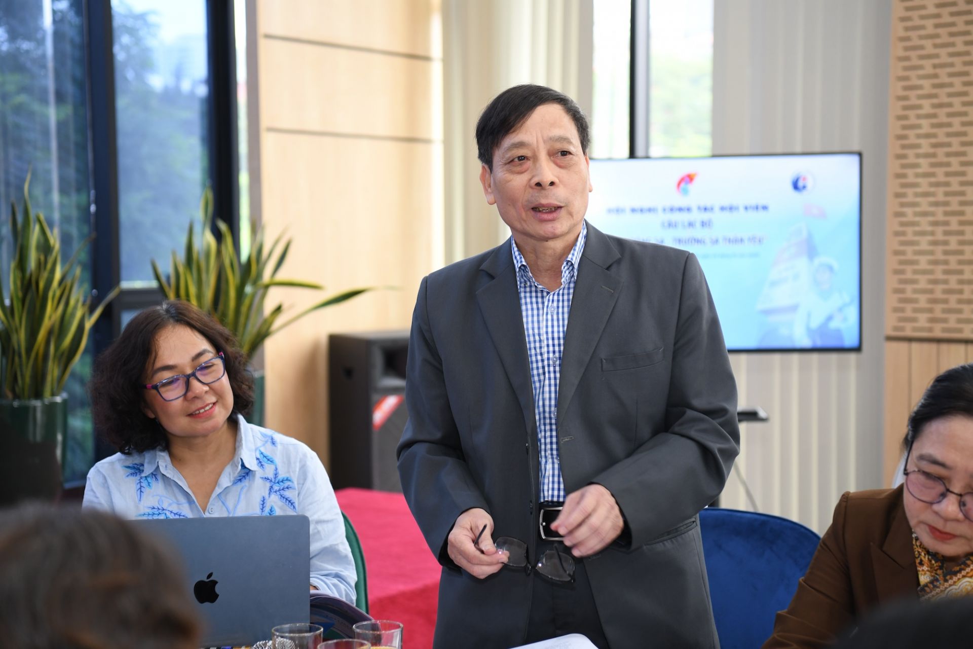 Các đại biểu đóng góp ý kiến tại hội nghị.