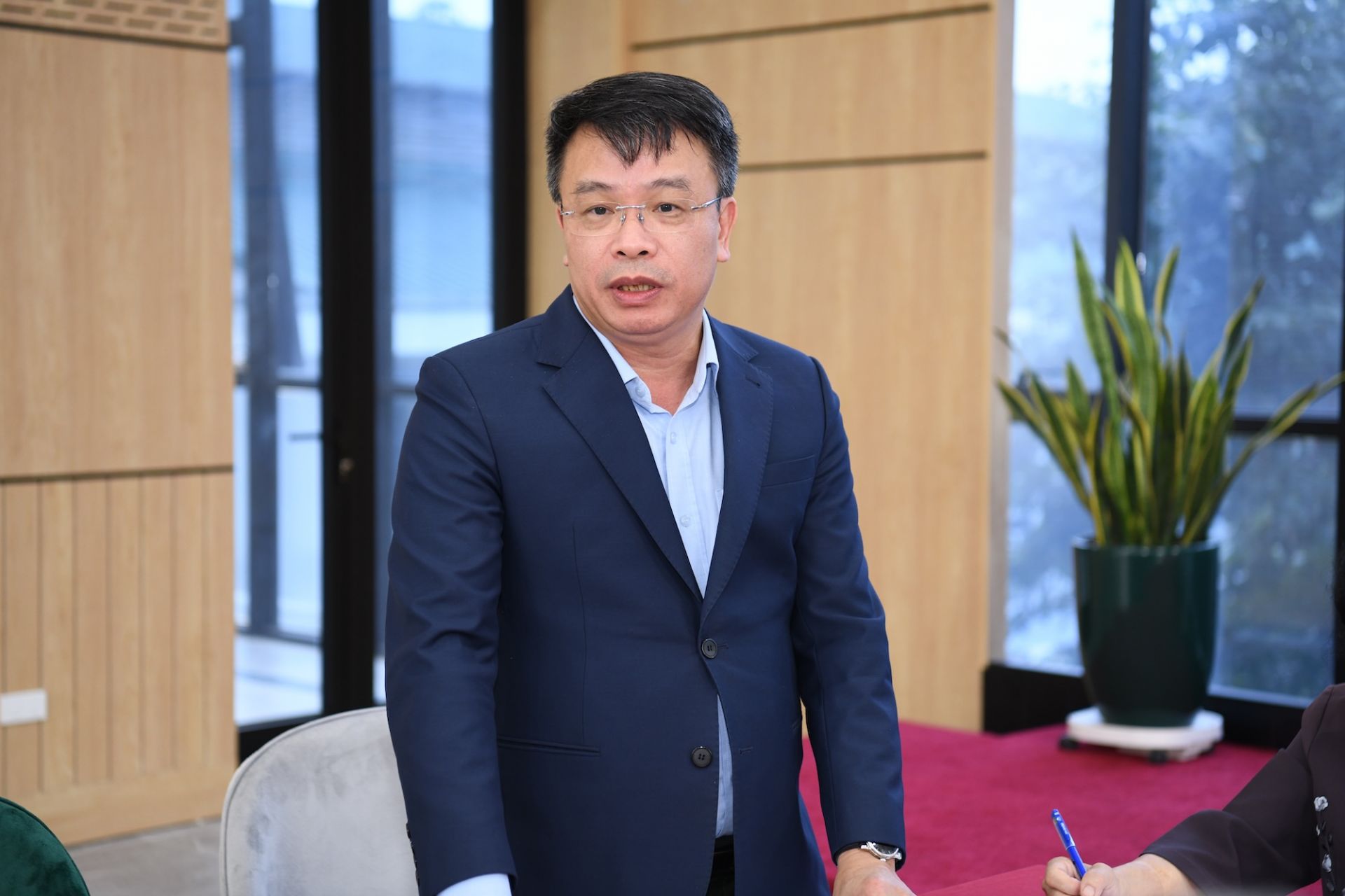 Nhà văn, nhà báo Nguyễn Phan Khuê chia sẻ tại hội nghị.