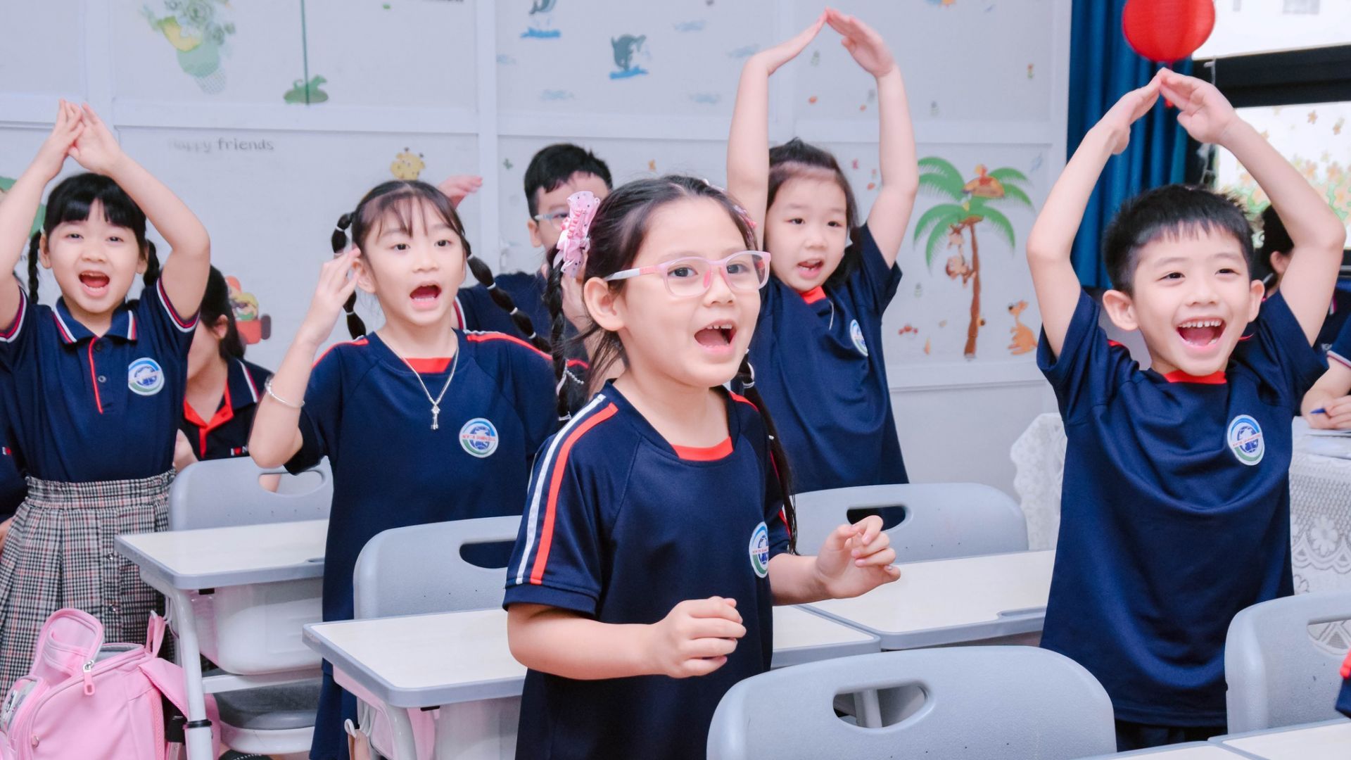 Học sinh dân lập, tư thục Hà Nội sẽ được hỗ trợ học phí theo dự thảo Nghị quyết mới. Học sinh dân lập, tư thục Hà Nội sẽ được hỗ trợ học phí theo dự thảo Nghị quyết mới.