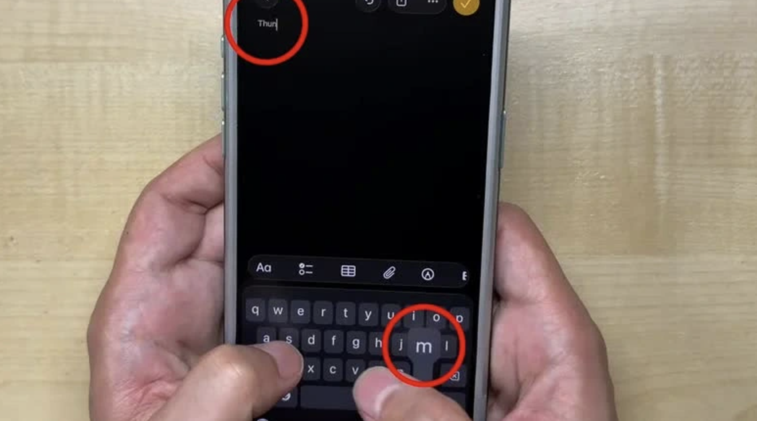iPhone gõ chữ 'U' ra 'J' sau khi cập nhật iOS 26. iPhone gõ chữ 'U' ra 'J' sau khi cập nhật iOS 26.