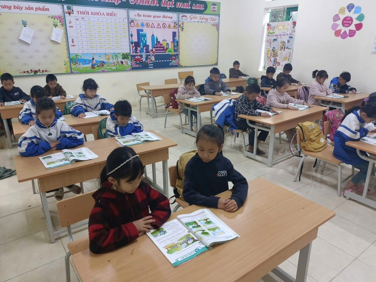 Phân cấp tuyển dụng nếu thực hiện đúng quy trình sẽ tạo động lực cho từng trường, bởi mỗi trường có đặc thù riêng. Phân cấp tuyển dụng nếu thực hiện đúng quy trình sẽ tạo động lực cho từng trường, bởi mỗi trường có đặc thù riêng.