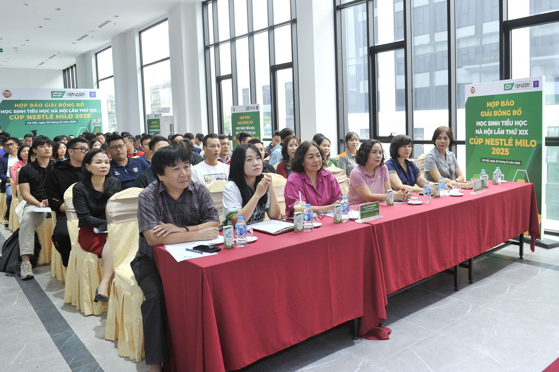 1.	Quang cảnh Họp báo, Bốc thăm xếp lịch thi đấu Giải Bóng Rổ Học Sinh Tiểu Học Hà Nội Lần Thứ XIX - Cúp Nestlé MILO 2025. 1.	Quang cảnh Họp báo, Bốc thăm xếp lịch thi đấu Giải Bóng Rổ Học Sinh Tiểu Học Hà Nội Lần Thứ XIX - Cúp Nestlé MILO 2025.