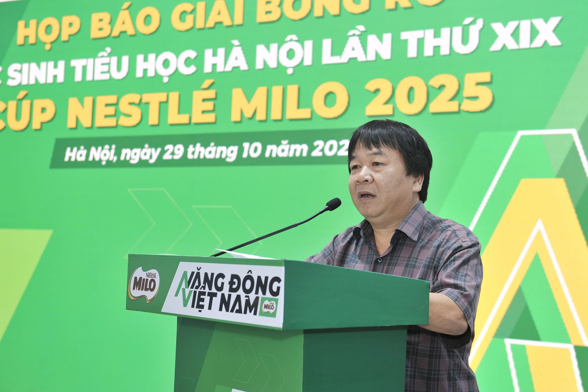 Nhà báo Phan Việt Hùng – Phó Tổng Biên tập Báo TNTP&NĐ, Phó trưởng BTC phát biểu. Nhà báo Phan Việt Hùng – Phó Tổng Biên tập Báo TNTP&NĐ, Phó trưởng BTC phát biểu.