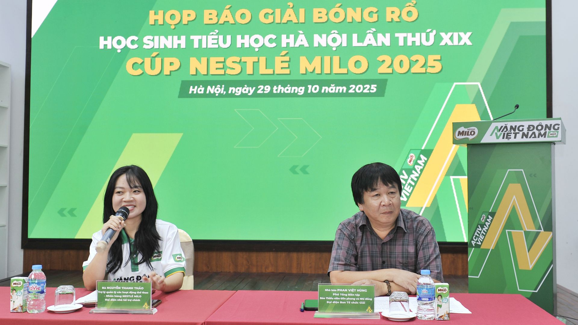 139 đội bóng tranh tài