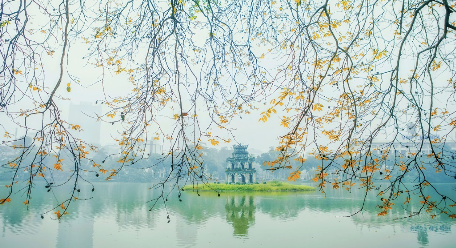 Hồ Gươm được mệnh danh là viên ngọc sáng của Thủ đô Hà Nội. Hồ Gươm được mệnh danh là viên ngọc sáng của Thủ đô Hà Nội.