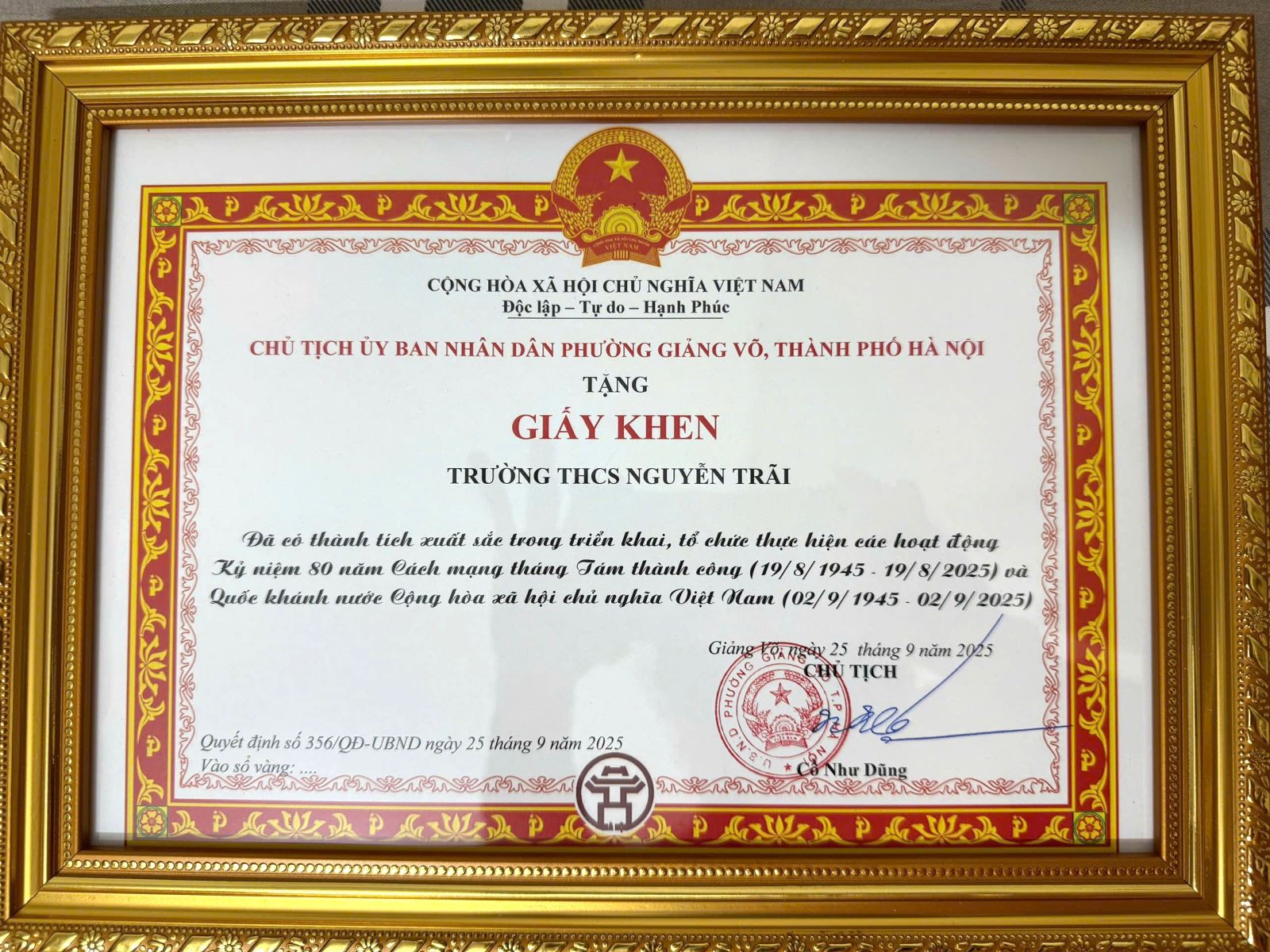 Giấy khen của UBND phường Giảng Võ trao tặng trường THCS Nguyễn Trãi vì thành tích xuất sắc trong các hoạt động chào mừng ngày lễ trọng đại của đất nước. Giấy khen của UBND phường Giảng Võ trao tặng trường THCS Nguyễn Trãi vì thành tích xuất sắc trong các hoạt động chào mừng ngày lễ trọng đại của đất nước.