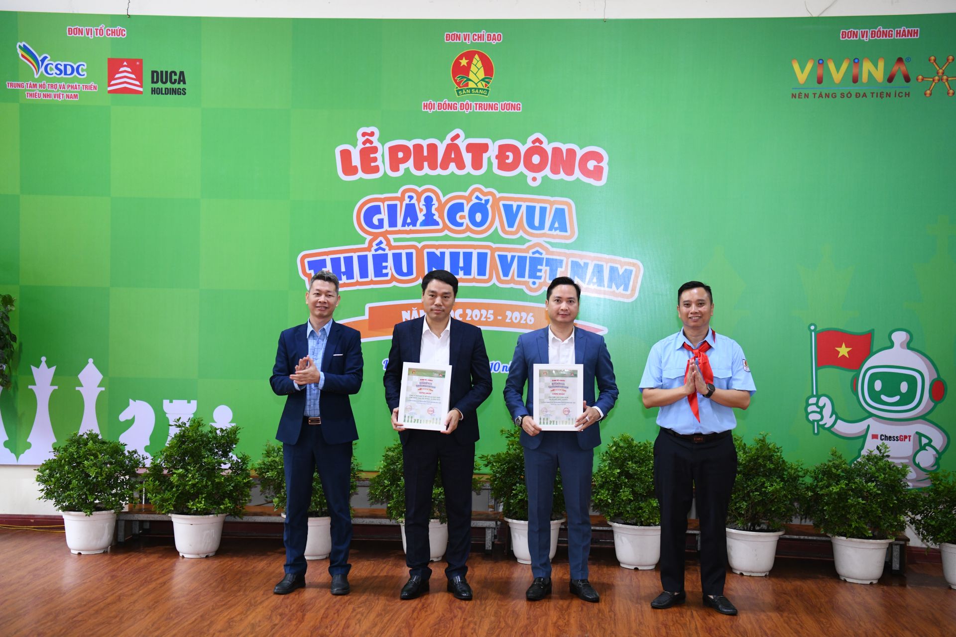 Hội đồng Đội T.Ư ký kết hợp tác với các đơn vị đồng hành cùng giải đấu.