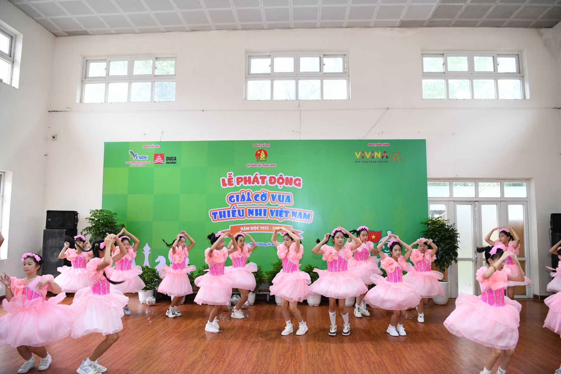 Tiết mục văn nghệ chào mừng của các bạn học sinh trường Tiểu học Trung Yên.