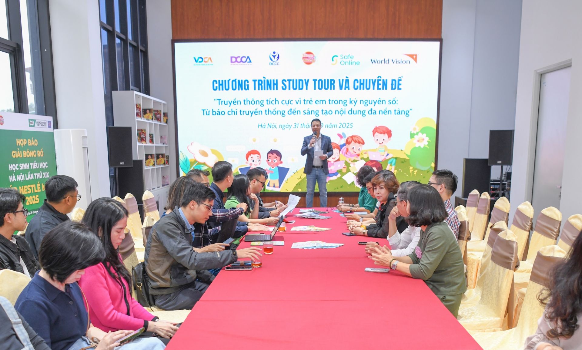 Quang cảnh chương trình 