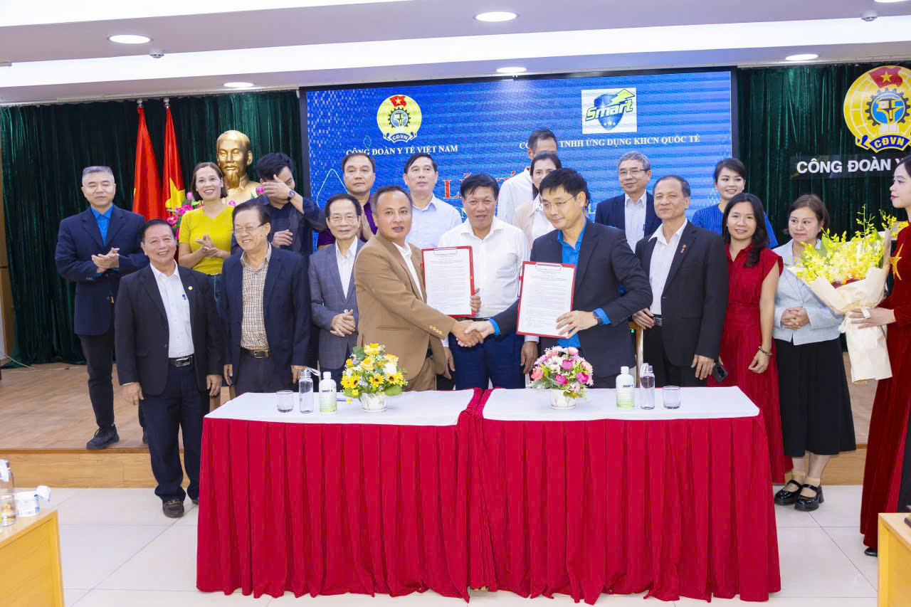 Thứ trưởng Bộ Y tế Đỗ Xuân Tuyên chứng kiến Lễ ký kết thoả thuận hợp tác.