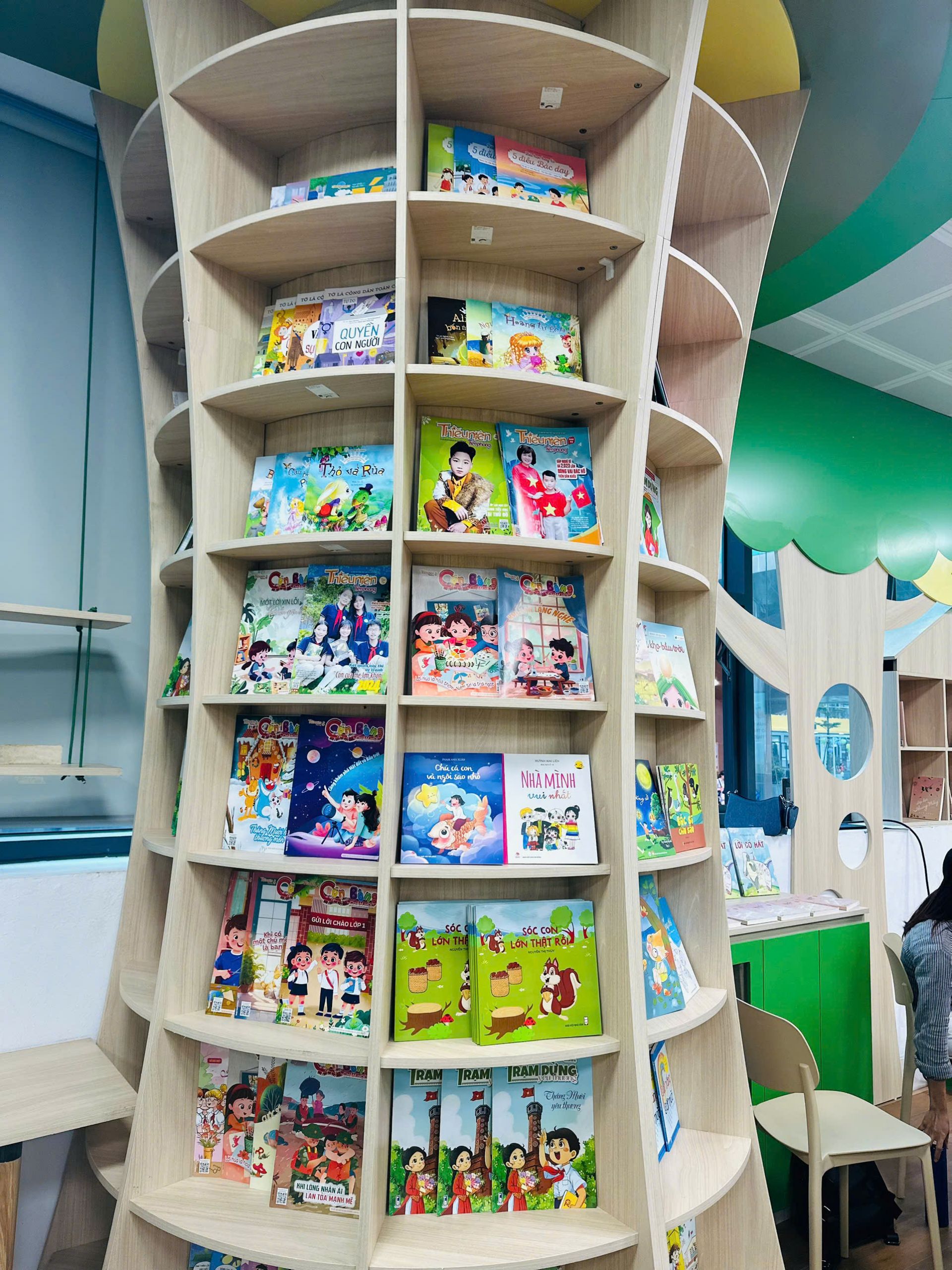 Những tờ Báo Đội thân thương từ nay sẽ là bạn đồng hành của học sinh Bùi Quốc Khái.