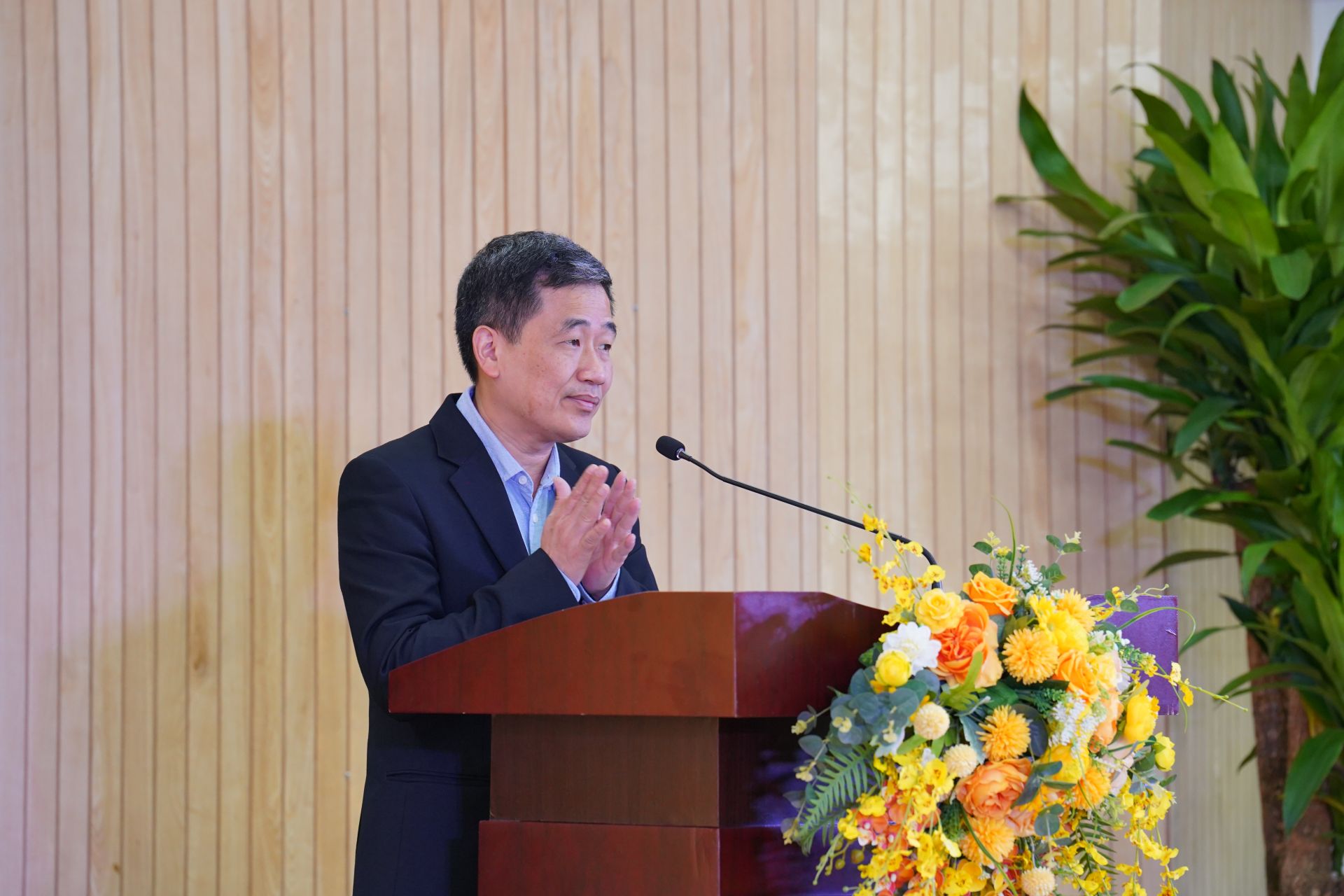 Bác Nguyễn Quốc Hoàn phát biểu tại Hội nghị.