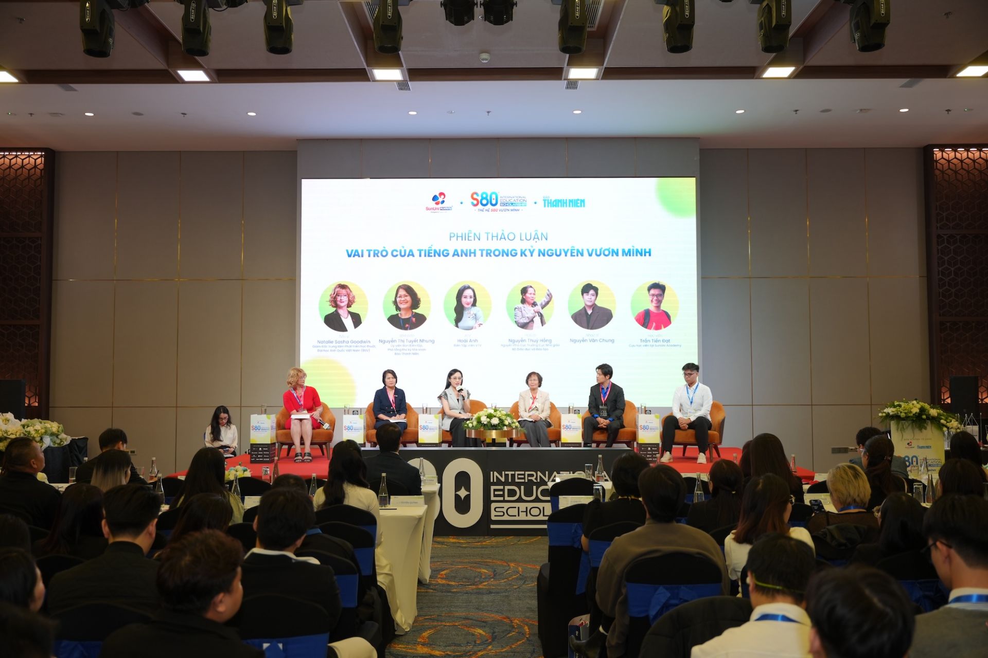 Quang cảnh chương trình tọa đàm