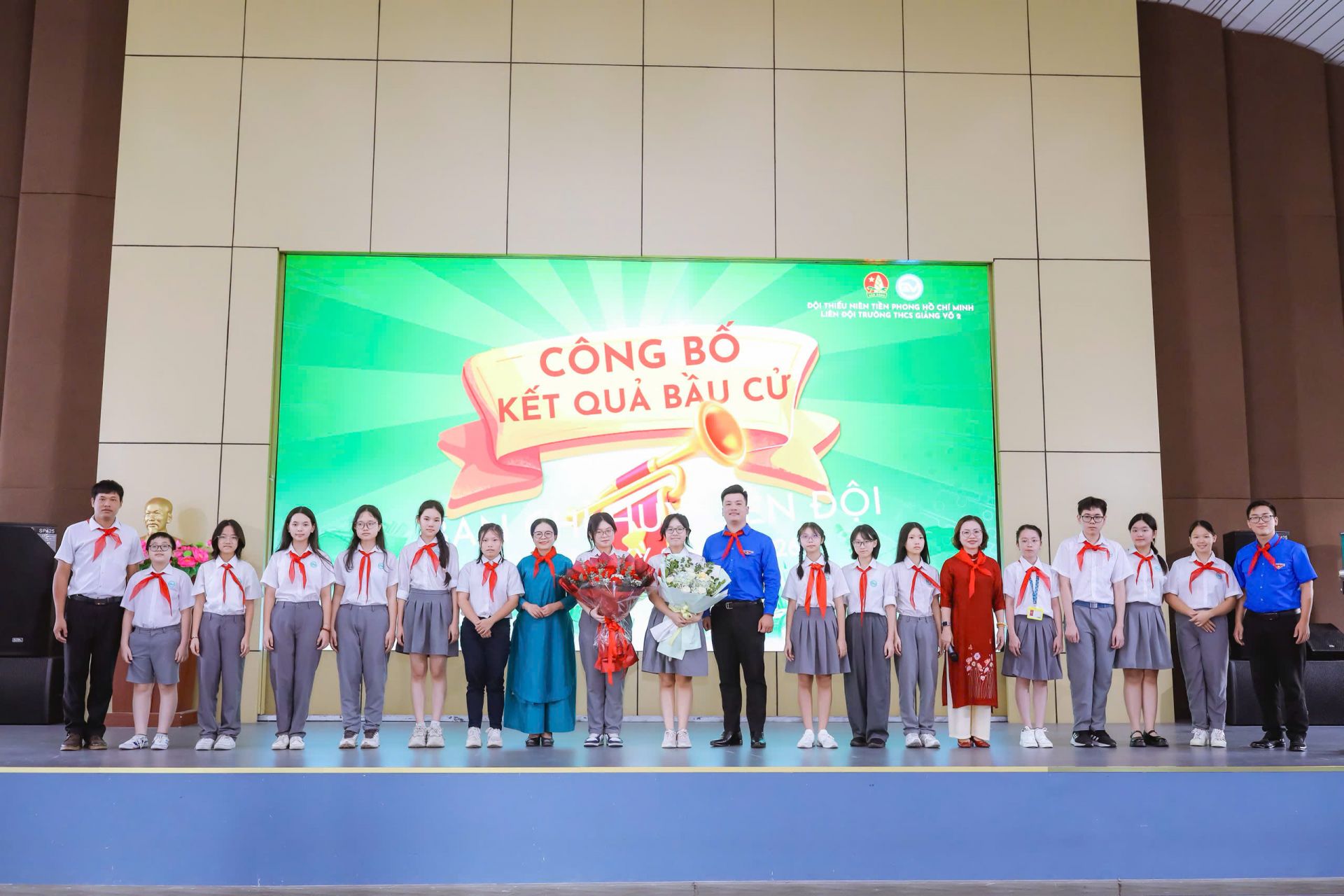 Ban Chỉ huy Liên đội năm học 2025–2026 ra mắt Đại hội.