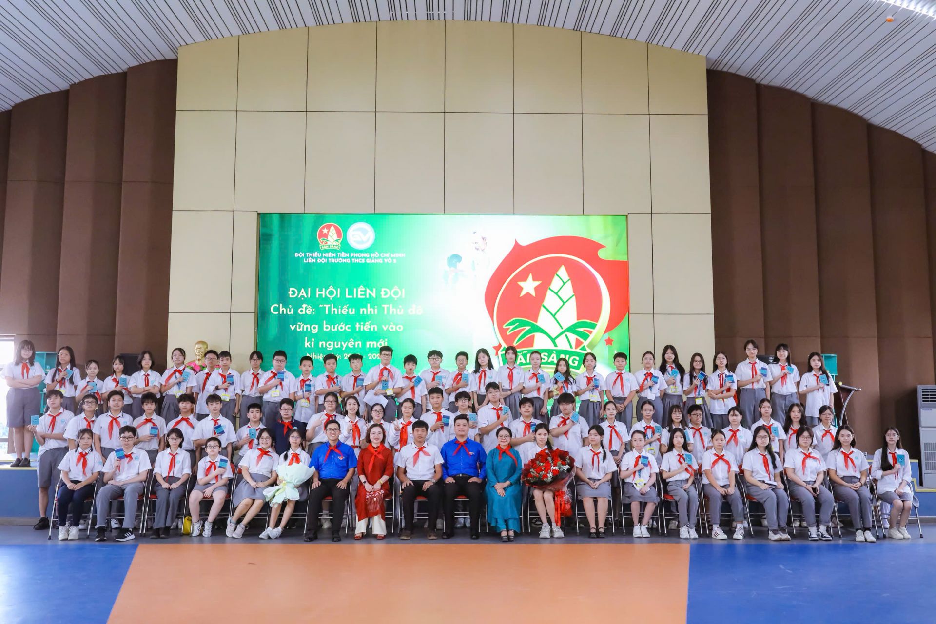 Đại hội Liên đội trường THCS Giảng Võ 2 thể hiện sự sáng tạo của đội viên trong kỷ nguyên số.