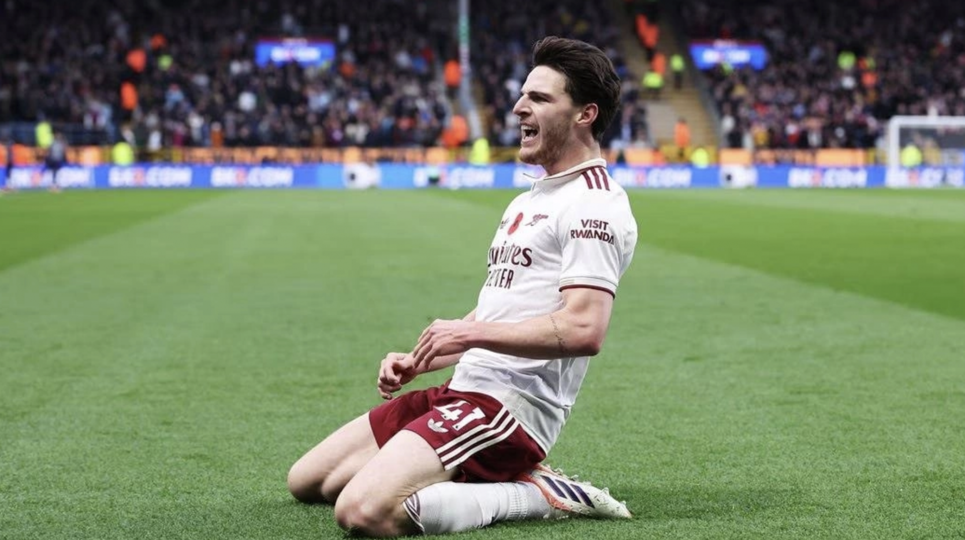 Declan Rice ăn mừng trong trận Arsenal thắng Burnley.