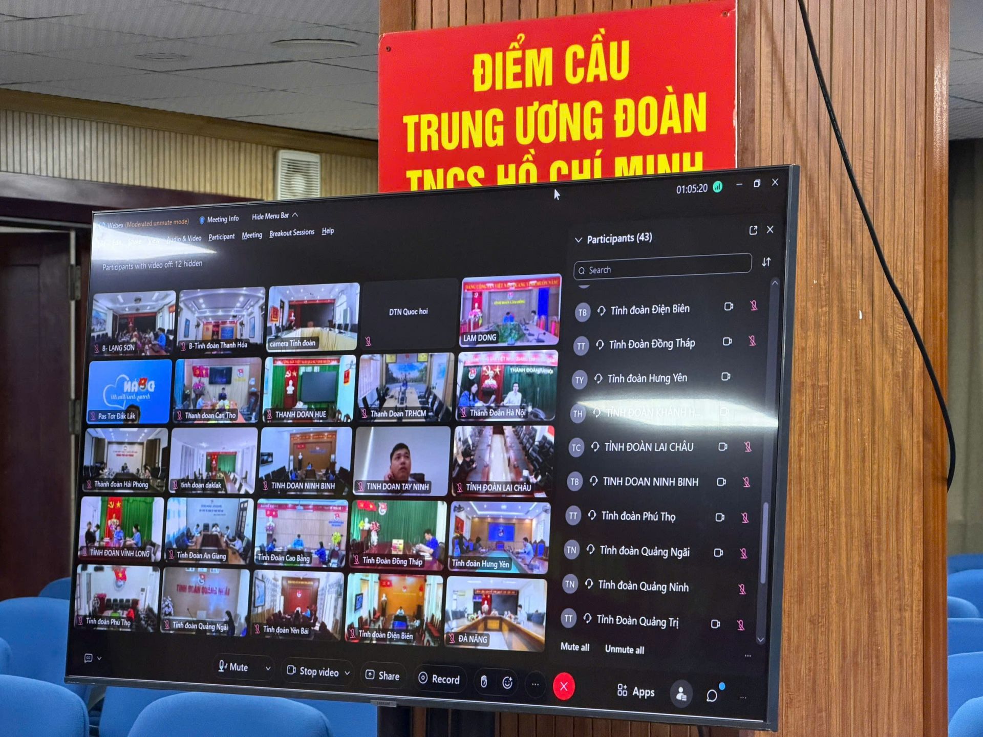 Cuộc họp diễn ra dưới hình thức trực tuyến.