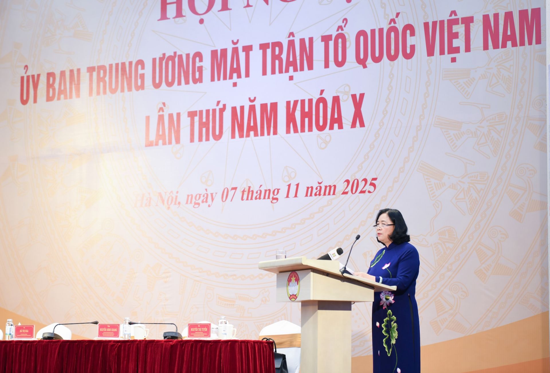 Ủy viên Bộ Chính trị, Bí thư TƯ Đảng, Bí thư Đảng uỷ MTTQ, các đoàn thể Trung ương, Chủ tịch UBTƯ MTTQ Việt Nam Bùi Thị Minh Hoài phát biểu nhận nhiệm vụ.