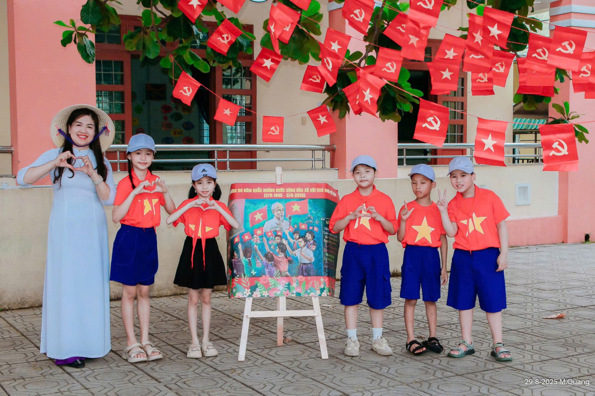 Sân trường có những góc “check-in” xịn lắm nhé!
