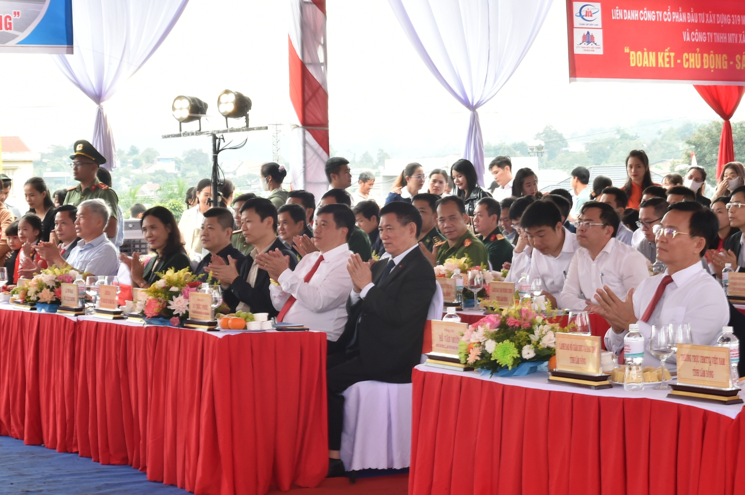 Phó Thủ tướng Hồ Đức Phớc dự Lễ khởi công dự án đầu tư xây dựng Trường Phổ thông nội trú liên cấp tiểu học và trung học cơ sở Thuận An, tỉnh Lâm Đồng.