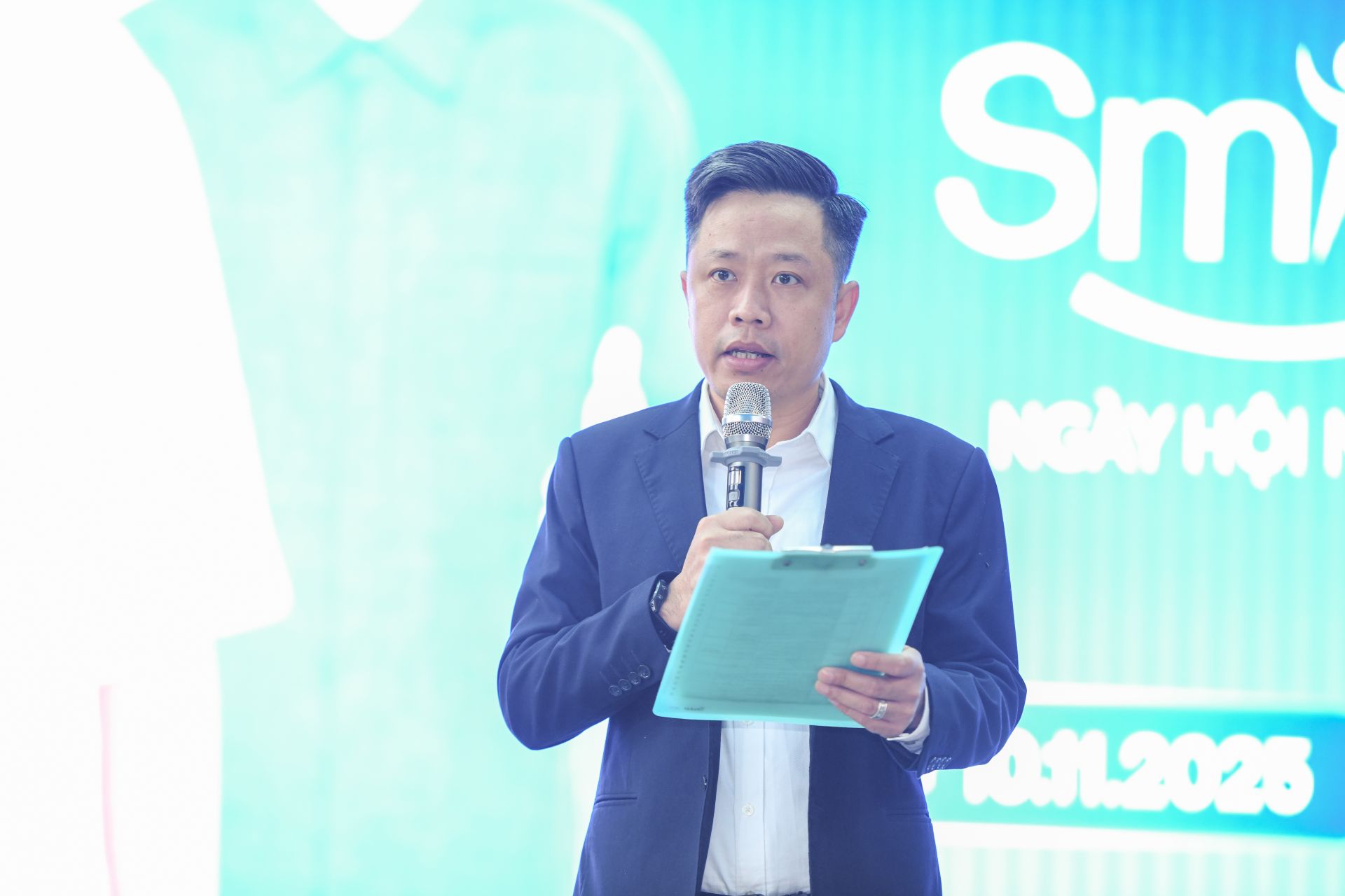 Ông Đinh Việt Hùng nhấn mạnh tầm quan trọng của việc chăm sóc, giữ gìn răng miệng.