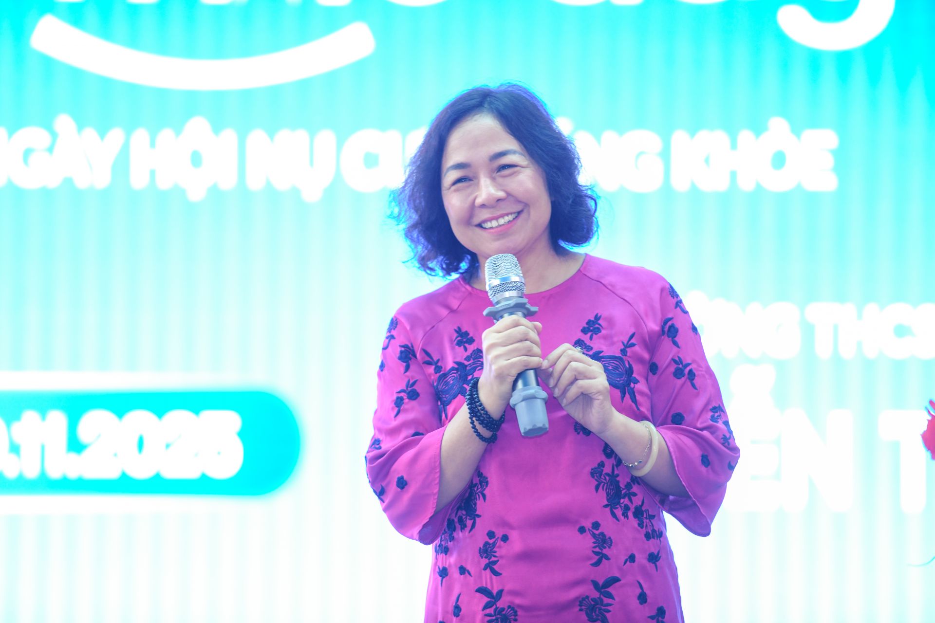 Nhà báo Đỗ Thị Thanh Bình phát biểu tại chương trình.