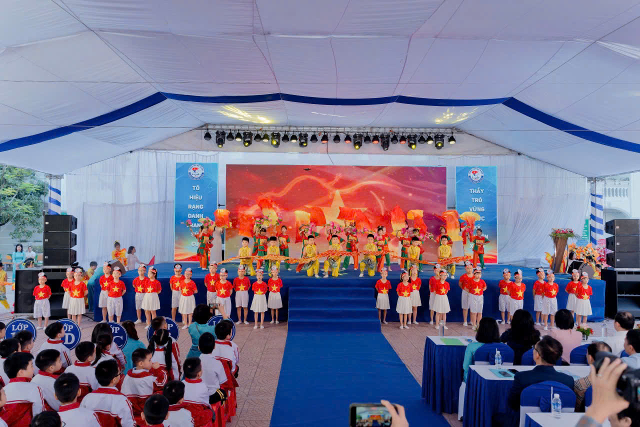 Tiết mục văn nghệ chào mừng Ngày nhà giáo Việt Nam 20/11