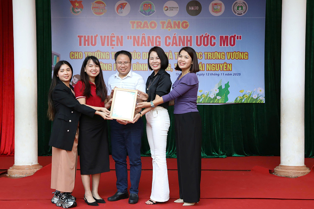 Dự án Thư viện “Nâng cánh ước mơ” nhận Thư cảm ơn từ Ban Giám hiệu, tập thể cán bộ, giáo viên và học sinh trường Tiểu học Trưng Vương.