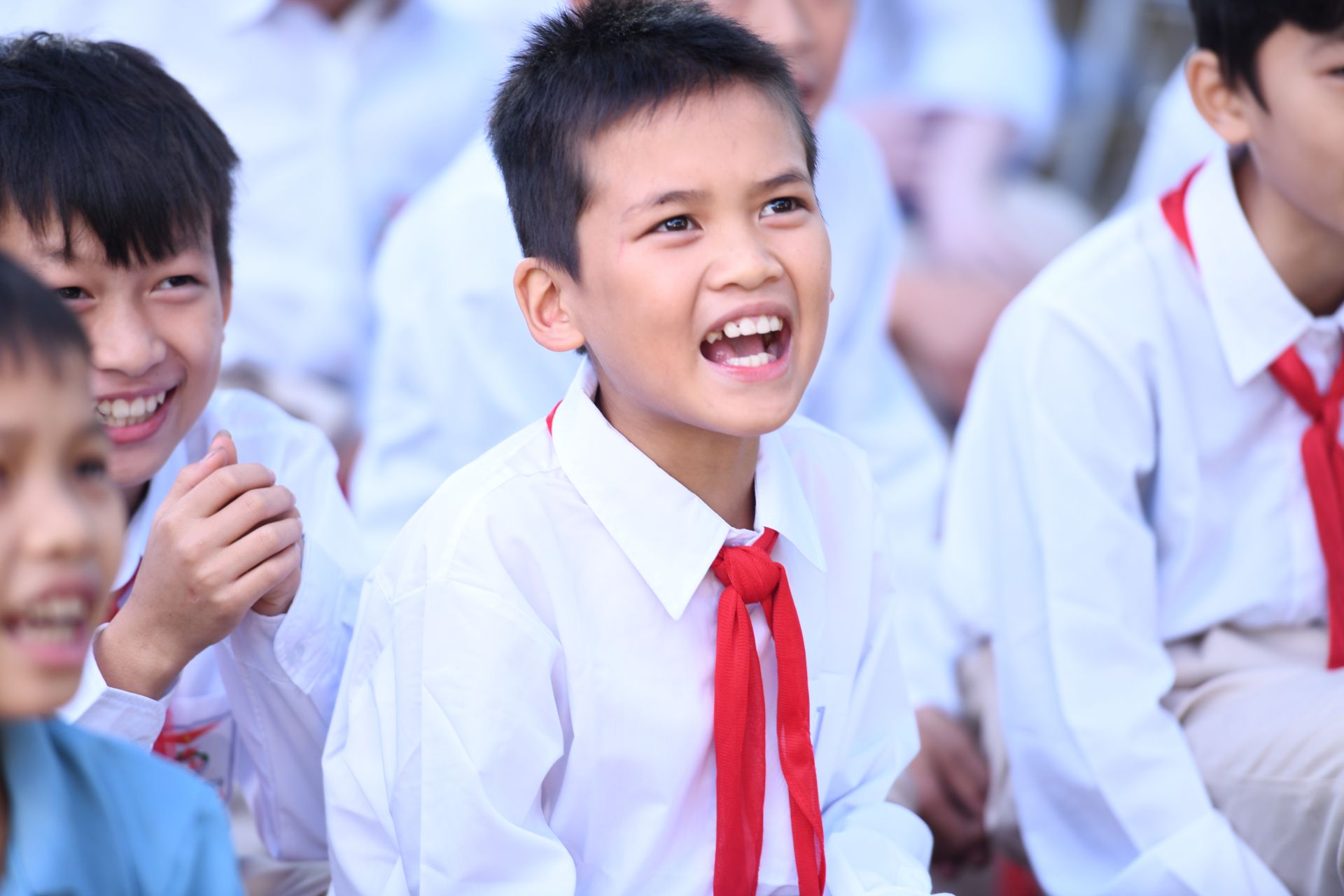 Niềm vui của các em học sinh tại Lễ khánh thành công trình mới.