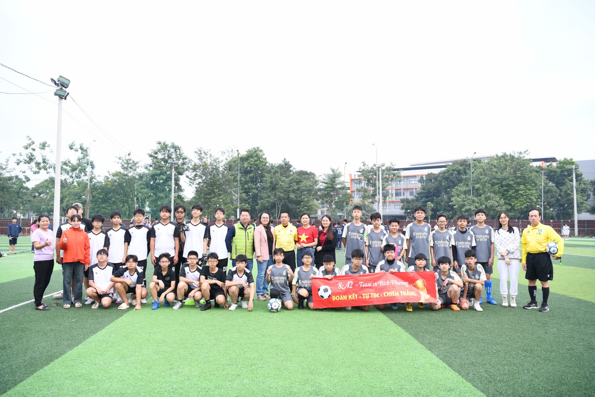 6 đội bóng thuộc các khối 6, 7, 8 lọt vào vòng chung kết.