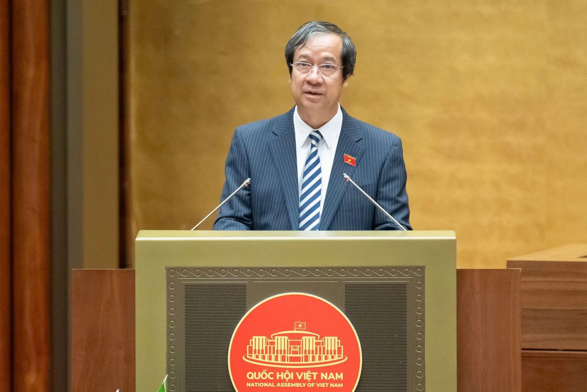Bộ trưởng Bộ Giáo dục và Đào tạo Nguyễn Kim Sơn trình bày dự thảo sửa đổi Luật Giáo dục trước Quốc hội ngày 22/10/2025.