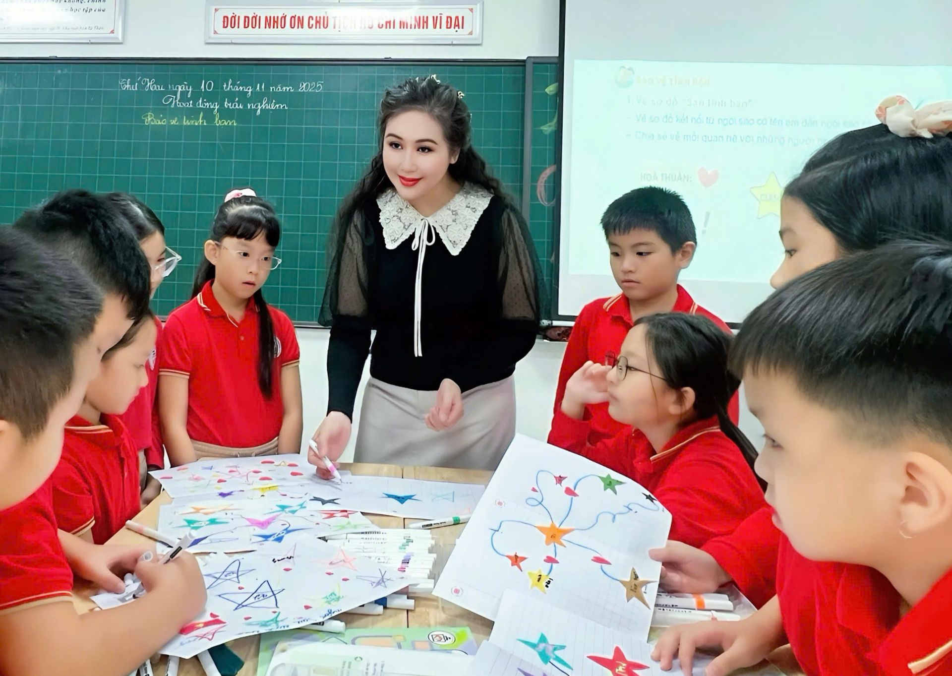 Cô Hồng Vân là giáo viên tận tuỵ, luôn hết lòng vì học trò. 