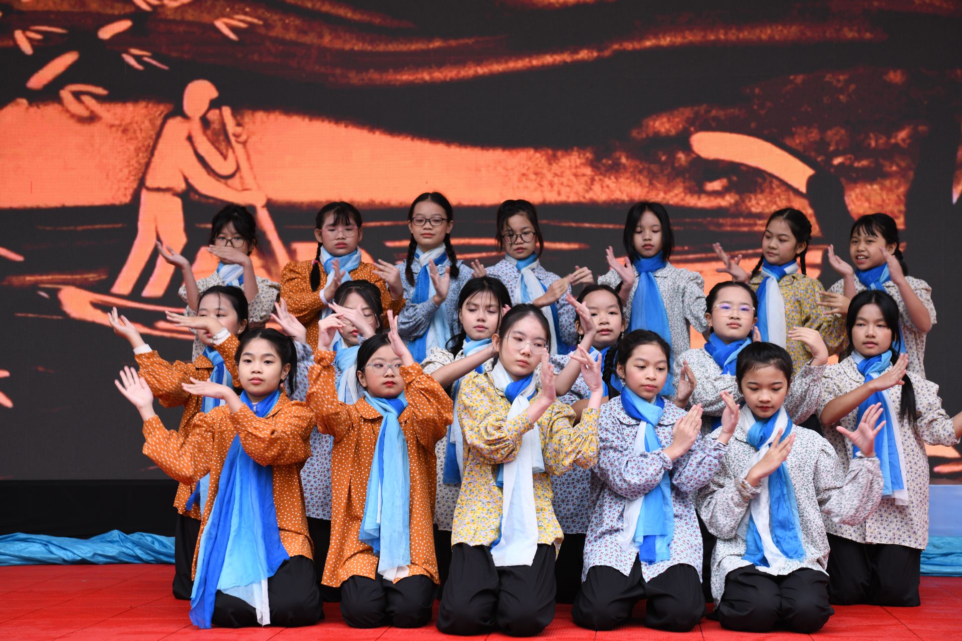 Tiết mục văn nghệ chào mừng đặc sức của các em học sinh.