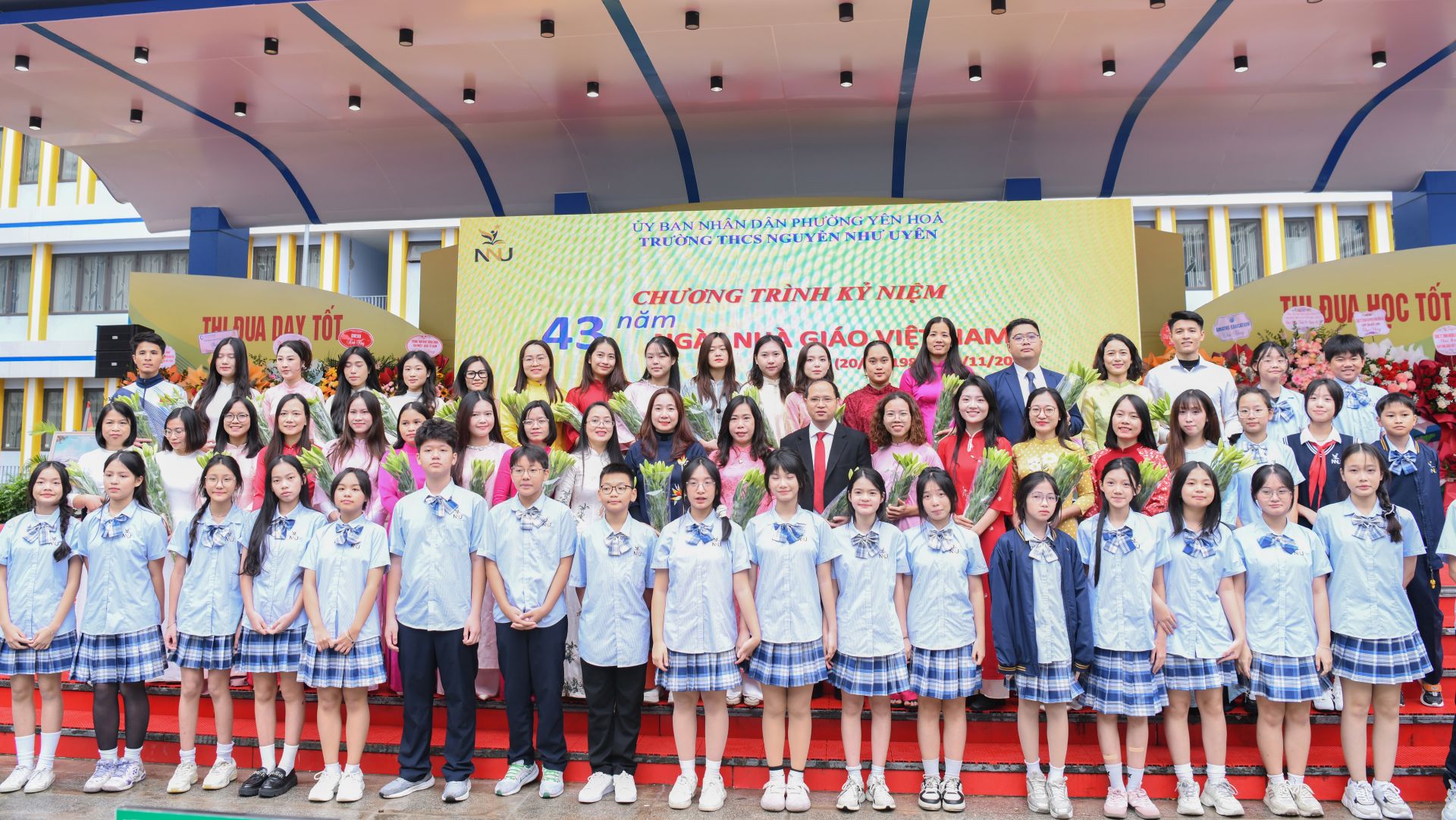 Niềm vui của cô và trò nhà trường trong Ngày Nhà giáo Việt Nam 20/11.