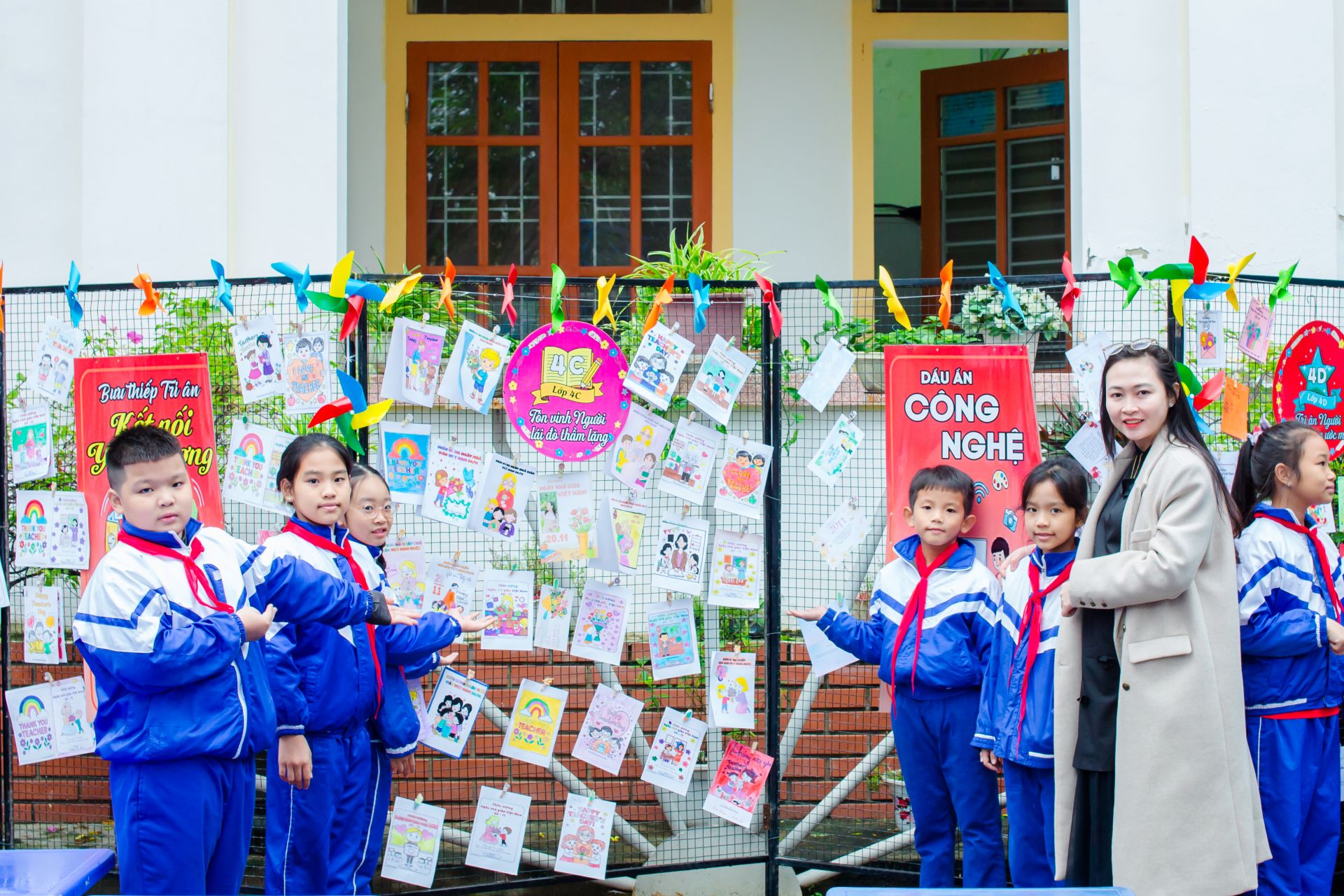 món quà tinh thần kết hợp giữa truyền thống tôn sư trọng đạo và tinh thần đổi mới sáng tạo do chính các em học sinh gửi tặng đến quý thầy cô.